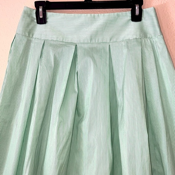 Women’s Theory Green pin striped side zip pleated skirt size 4 old money classic - Picture 2 of 6